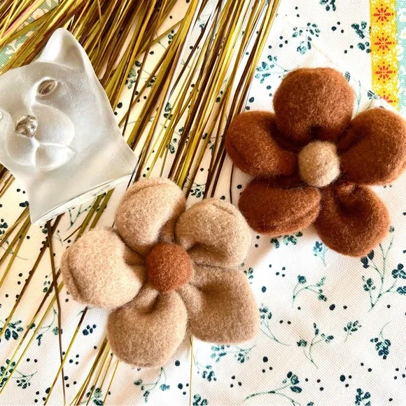 New! Set of Two Puffed Felted Cottagecore Hippie Flower Hair Barrette Clips - Picture 1 of 6